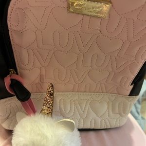 The color is pale pink. Comes from a smoke free home.